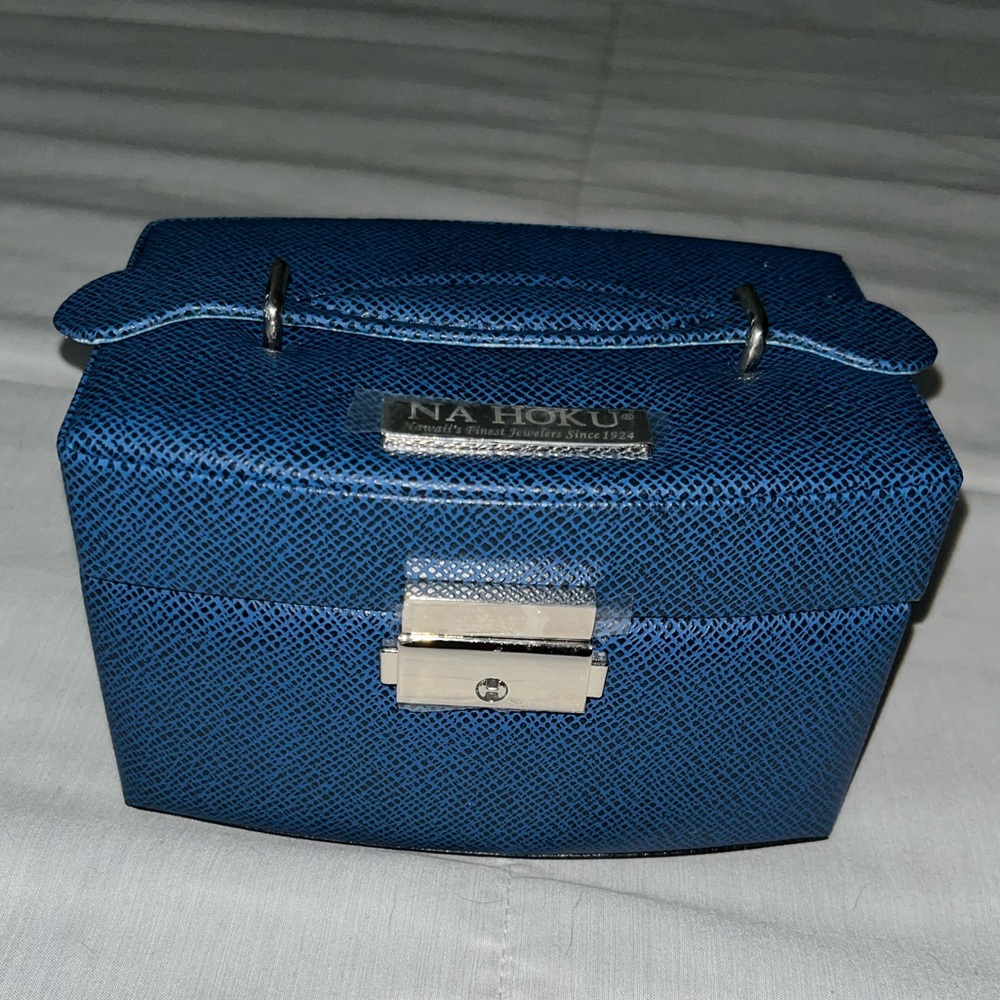Brand New Na Hoku Jewelry Box with Key